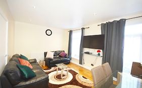 London Modern 4 Bedroom Apartment
